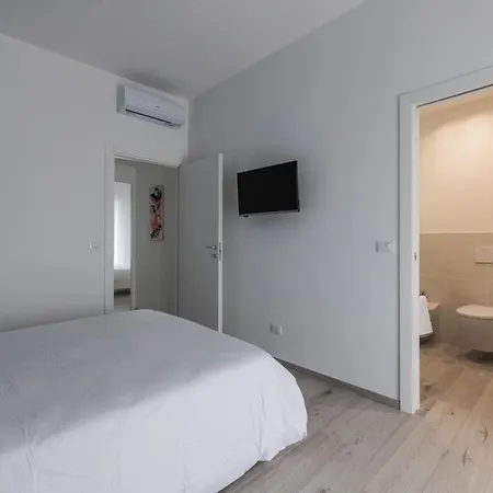 Casa Teresa - Luminosa Eleganza Apartment *